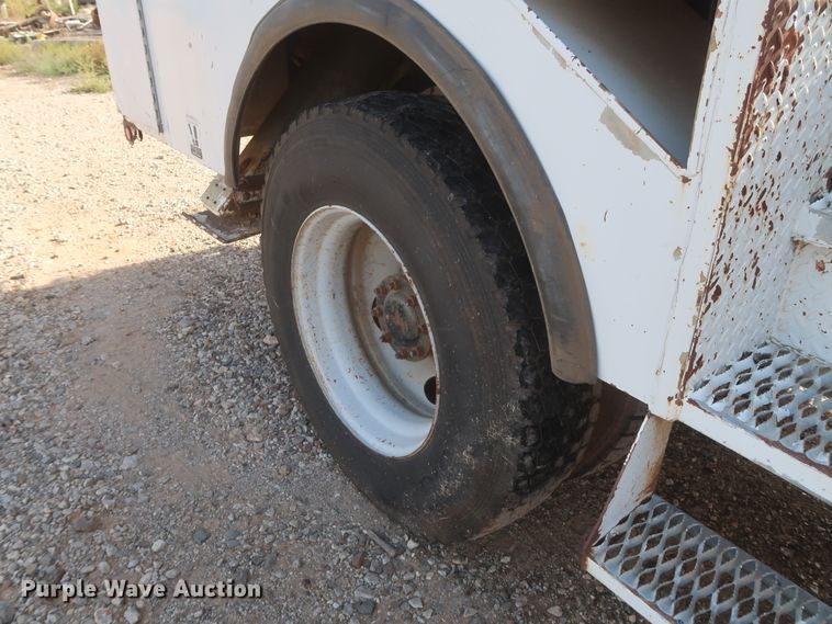 image for item HJ9307 2000 Chevrolet C8500  bucket truck