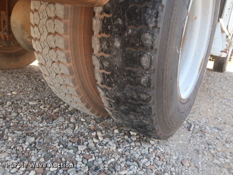 image for item HJ9307 2000 Chevrolet C8500  bucket truck