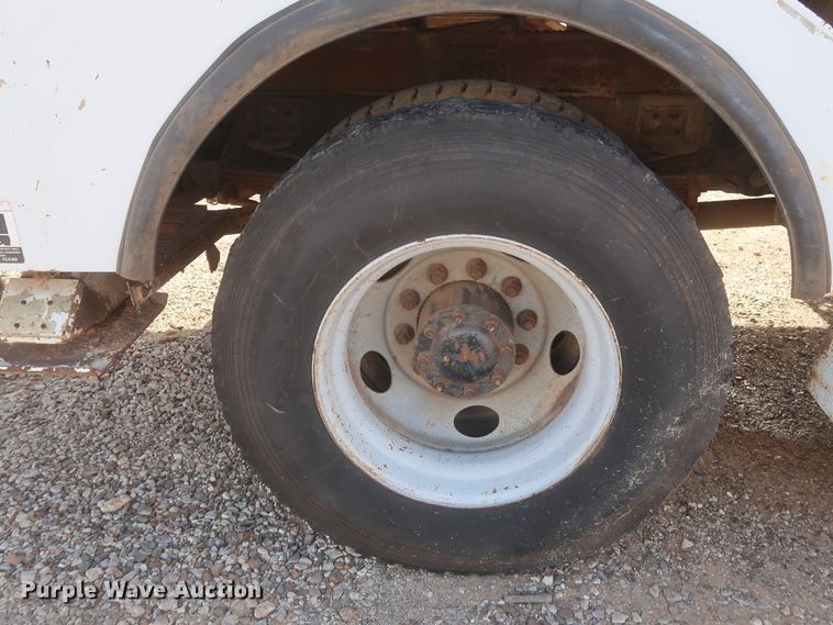 image for item HJ9307 2000 Chevrolet C8500  bucket truck