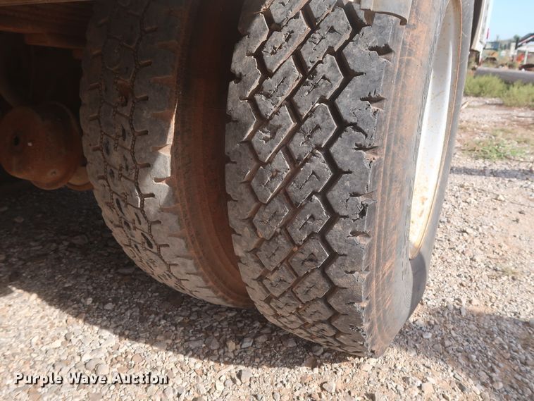 image for item HJ9307 2000 Chevrolet C8500  bucket truck