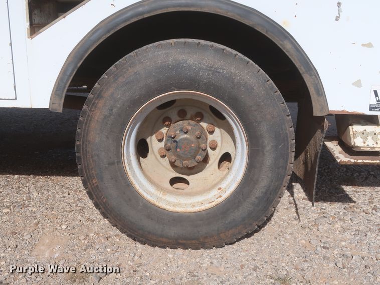 image for item HJ9307 2000 Chevrolet C8500  bucket truck