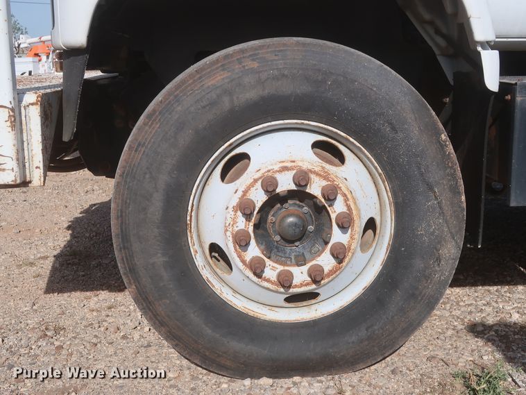 image for item HJ9307 2000 Chevrolet C8500  bucket truck