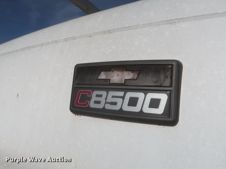 image for item HJ9307 2000 Chevrolet C8500  bucket truck