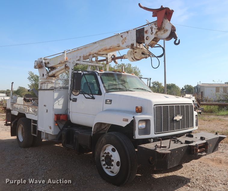 image for item HJ9308 1998 Chevrolet C7500  digger derrick truck