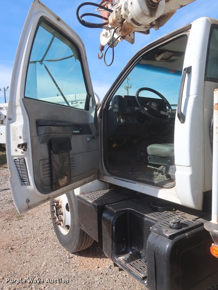 image for item HJ9308 1998 Chevrolet C7500  digger derrick truck