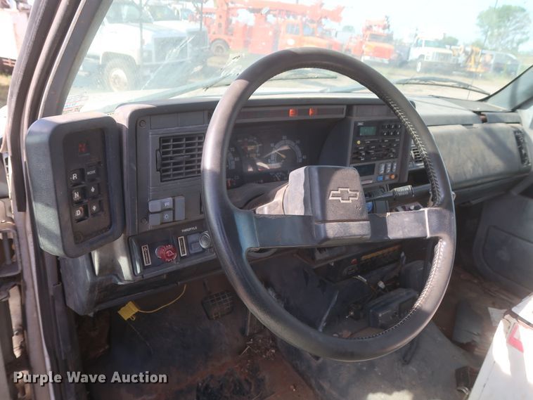 image for item HJ9308 1998 Chevrolet C7500  digger derrick truck