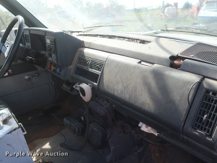 image for item HJ9308 1998 Chevrolet C7500  digger derrick truck