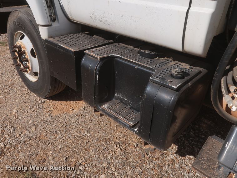 image for item HJ9308 1998 Chevrolet C7500  digger derrick truck