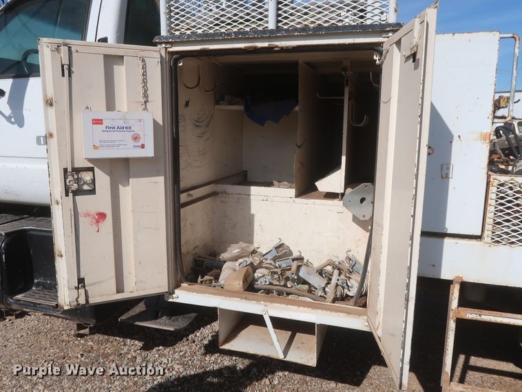 image for item HJ9308 1998 Chevrolet C7500  digger derrick truck