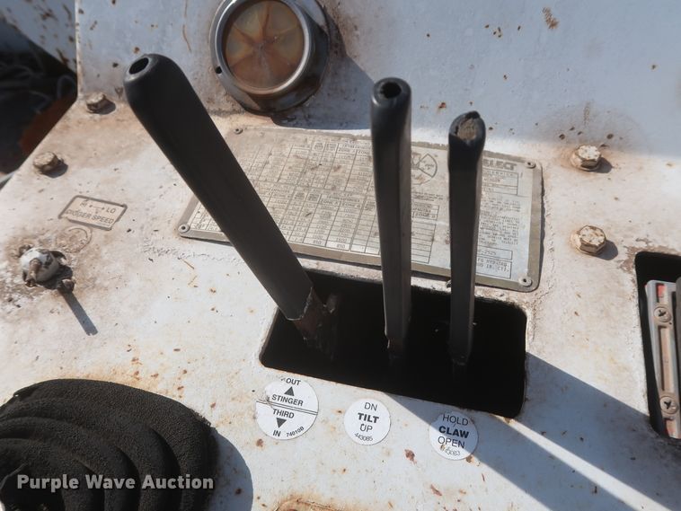 image for item HJ9308 1998 Chevrolet C7500  digger derrick truck