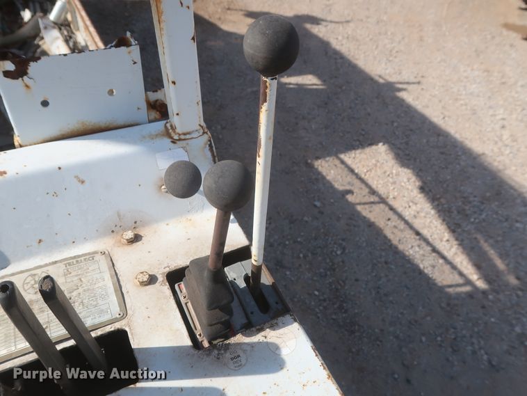 image for item HJ9308 1998 Chevrolet C7500  digger derrick truck