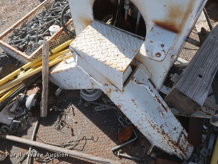 image for item HJ9308 1998 Chevrolet C7500  digger derrick truck