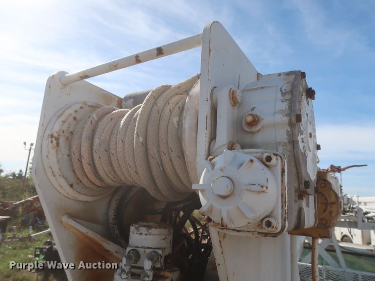 image for item HJ9308 1998 Chevrolet C7500  digger derrick truck