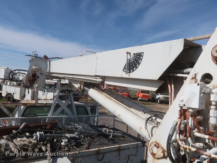 image for item HJ9308 1998 Chevrolet C7500  digger derrick truck