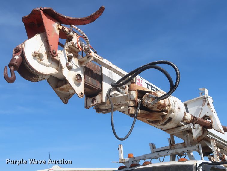 image for item HJ9308 1998 Chevrolet C7500  digger derrick truck