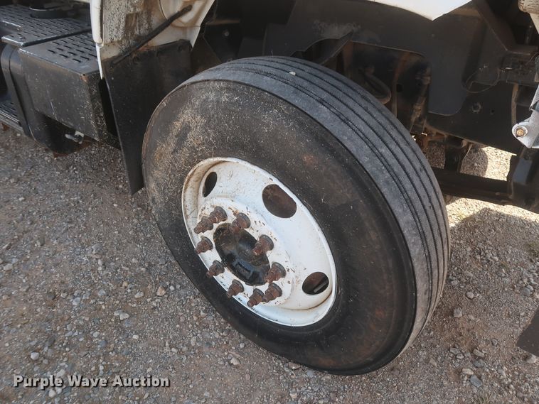 image for item HJ9308 1998 Chevrolet C7500  digger derrick truck