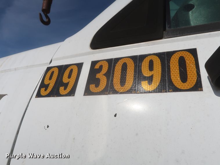 image for item HJ9308 1998 Chevrolet C7500  digger derrick truck