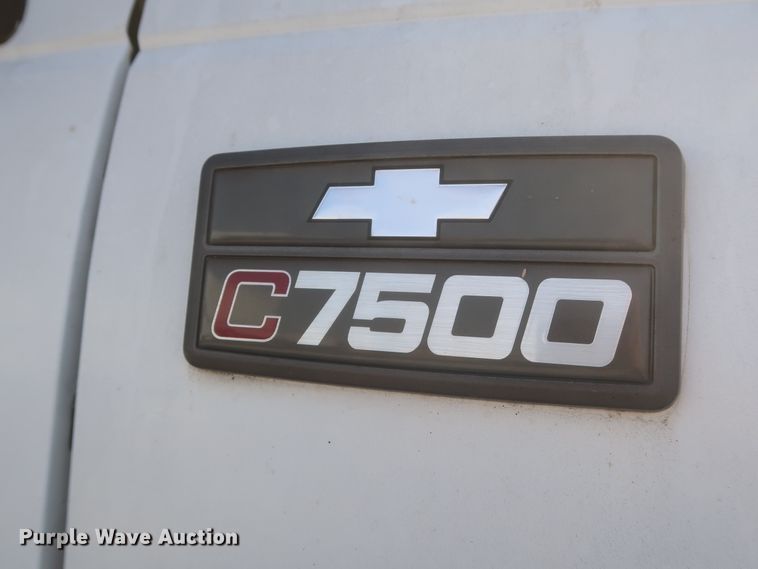 image for item HJ9308 1998 Chevrolet C7500  digger derrick truck