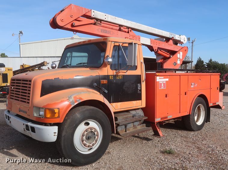 image for item HJ9309 1992 International 4700  bucket truck