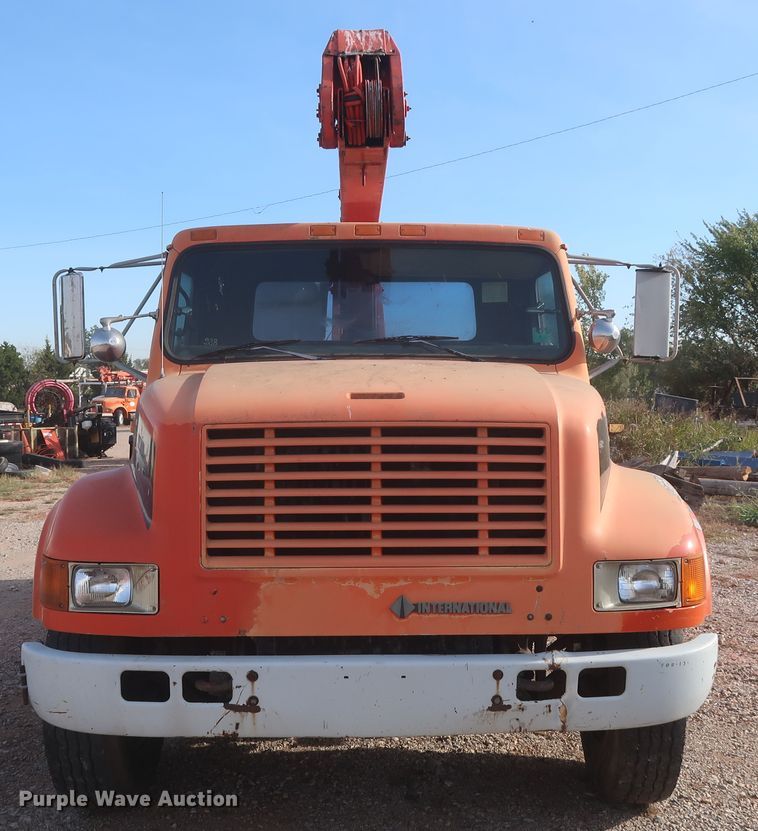 image for item HJ9309 1992 International 4700  bucket truck