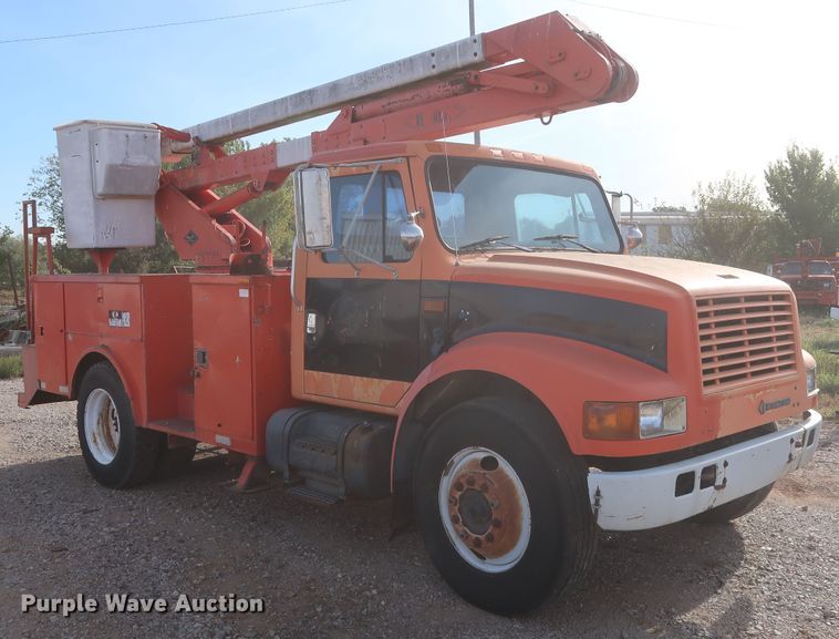 image for item HJ9309 1992 International 4700  bucket truck