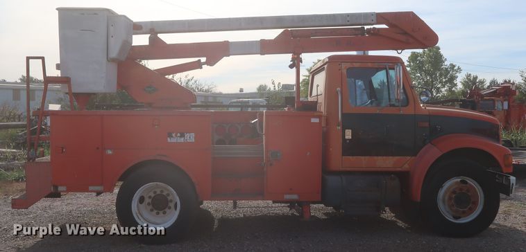 image for item HJ9309 1992 International 4700  bucket truck