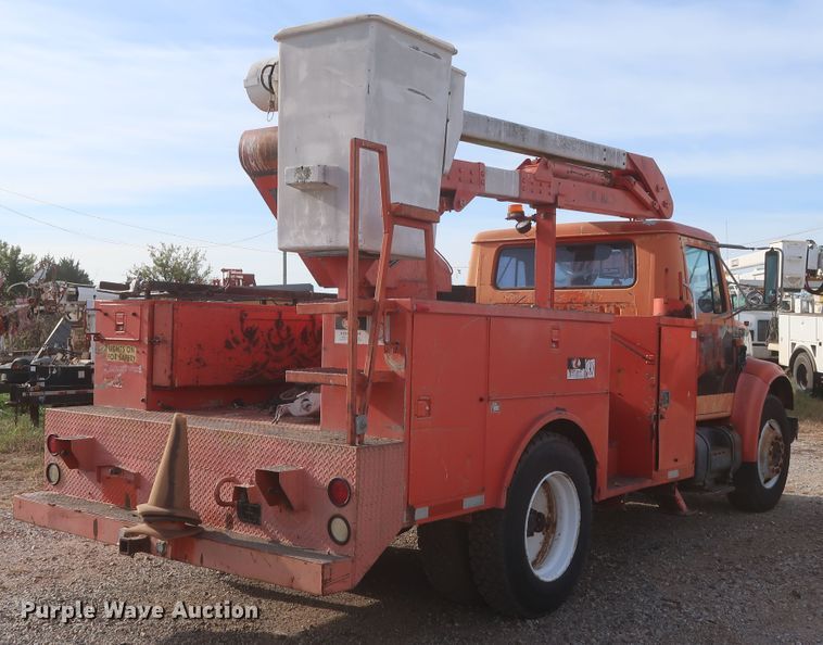 image for item HJ9309 1992 International 4700  bucket truck