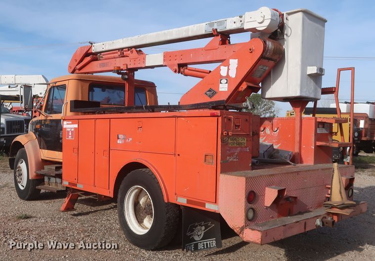 image for item HJ9309 1992 International 4700  bucket truck