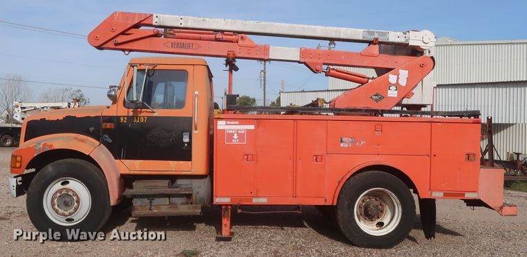 image for item HJ9309 1992 International 4700  bucket truck