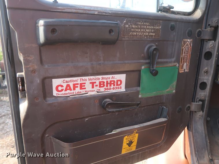 image for item HJ9309 1992 International 4700  bucket truck