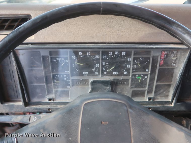 image for item HJ9309 1992 International 4700  bucket truck