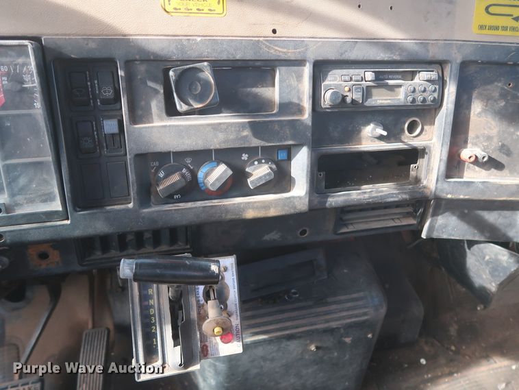 image for item HJ9309 1992 International 4700  bucket truck