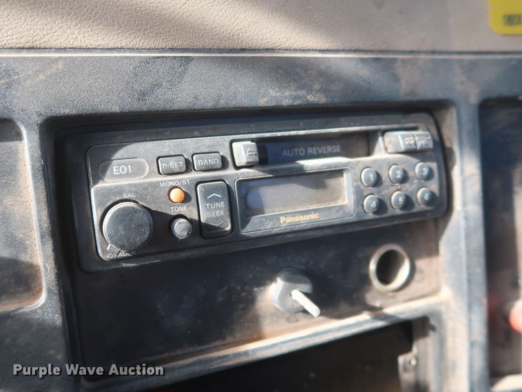 image for item HJ9309 1992 International 4700  bucket truck