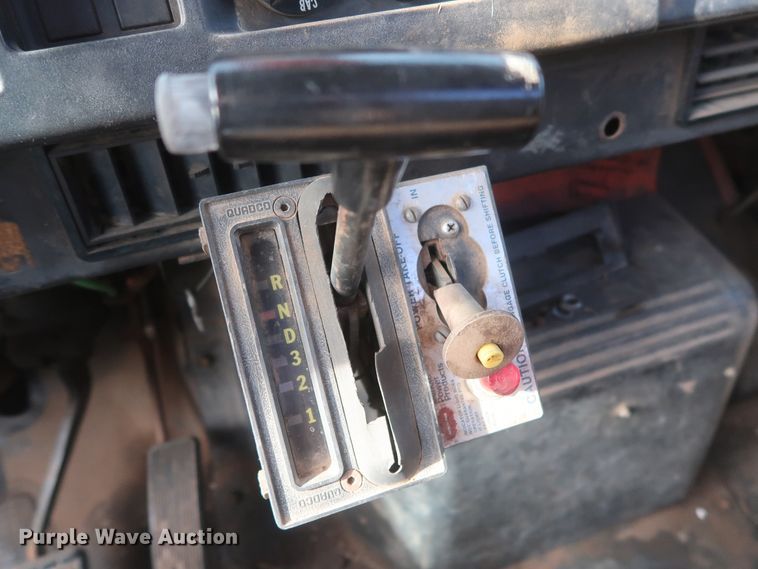 image for item HJ9309 1992 International 4700  bucket truck