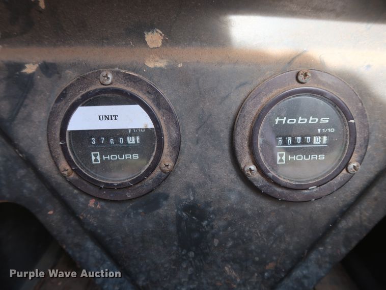 image for item HJ9309 1992 International 4700  bucket truck