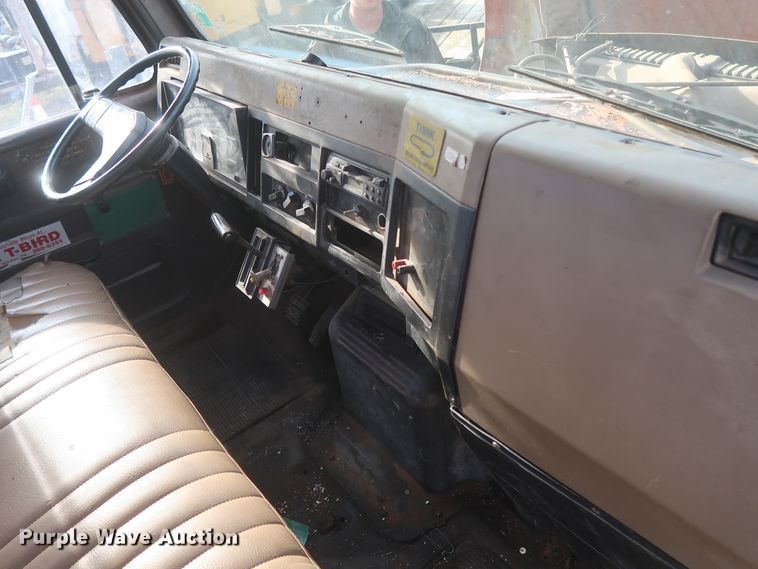 image for item HJ9309 1992 International 4700  bucket truck