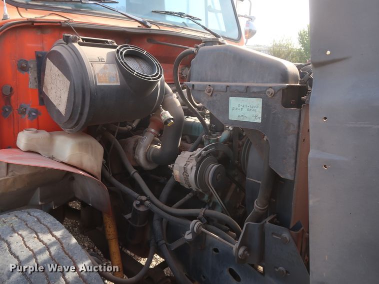 image for item HJ9309 1992 International 4700  bucket truck