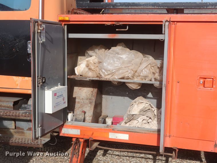 image for item HJ9309 1992 International 4700  bucket truck