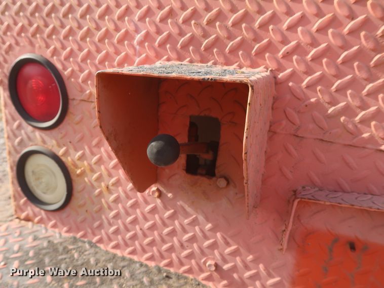 image for item HJ9309 1992 International 4700  bucket truck