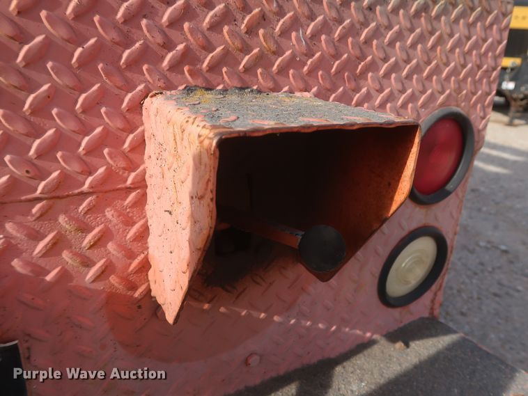 image for item HJ9309 1992 International 4700  bucket truck