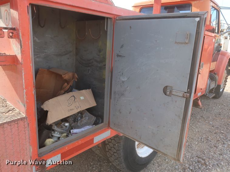 image for item HJ9309 1992 International 4700  bucket truck