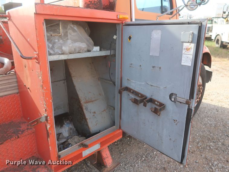 image for item HJ9309 1992 International 4700  bucket truck