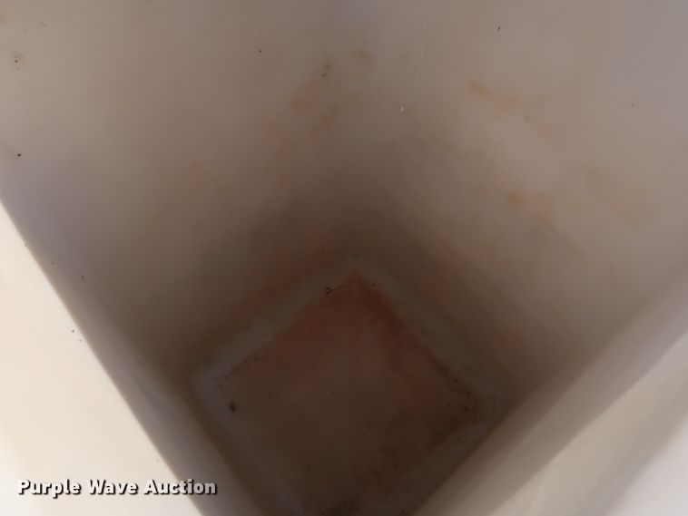 image for item HJ9309 1992 International 4700  bucket truck