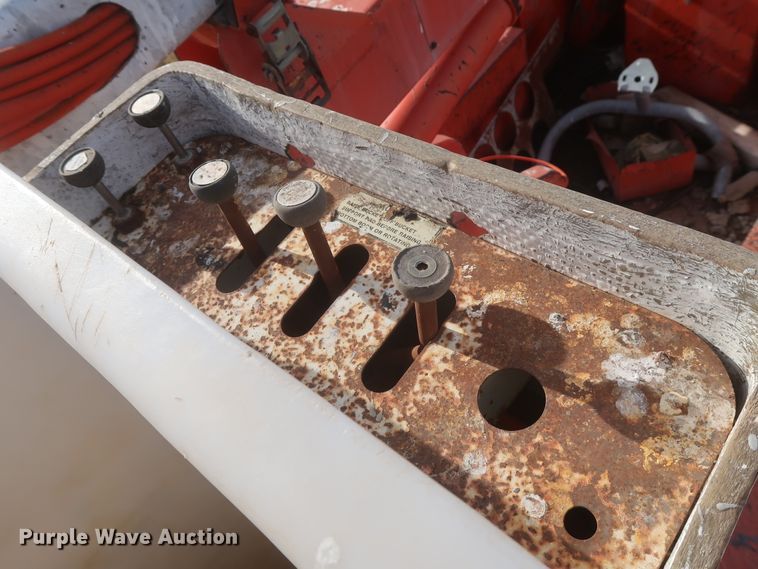 image for item HJ9309 1992 International 4700  bucket truck