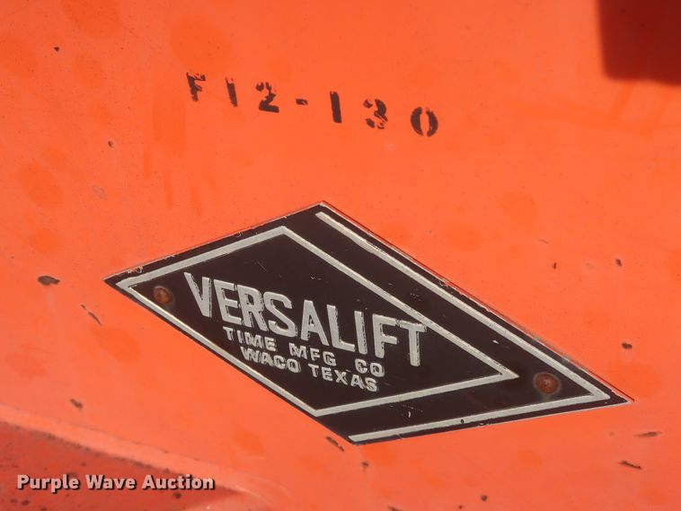 image for item HJ9309 1992 International 4700  bucket truck