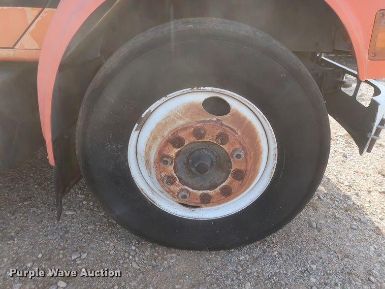 image for item HJ9309 1992 International 4700  bucket truck