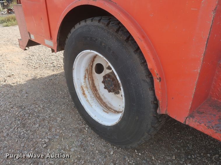 image for item HJ9309 1992 International 4700  bucket truck