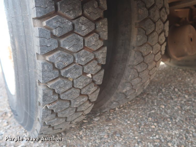 image for item HJ9309 1992 International 4700  bucket truck