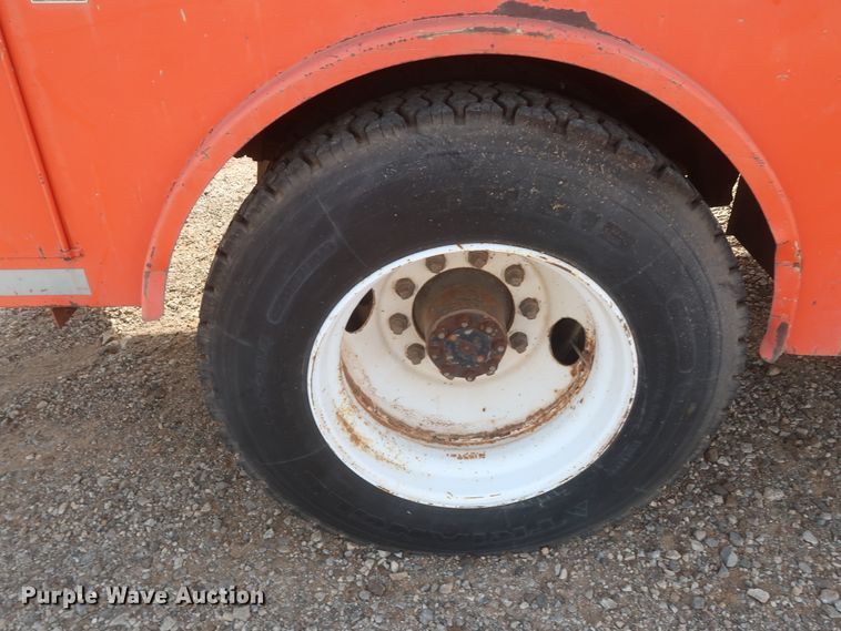 image for item HJ9309 1992 International 4700  bucket truck