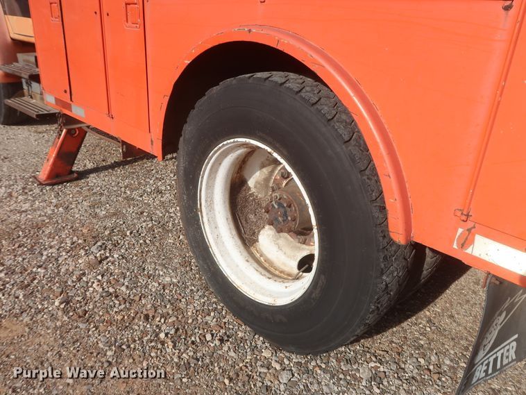 image for item HJ9309 1992 International 4700  bucket truck